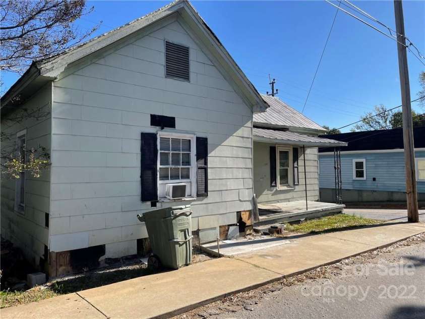 409 Robinson Street, Gaffney, SC 29340.  MLS# CAR3918526, YatesRealty ID 28. 