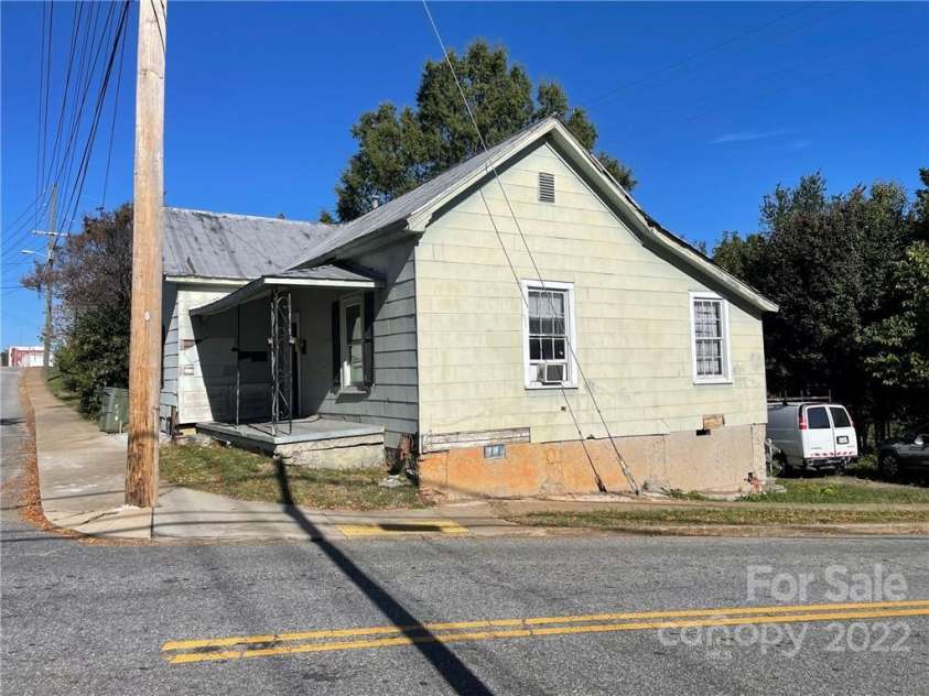 409 Robinson Street, Gaffney, SC 29340.  MLS# CAR3918526, YatesRealty ID 28. 