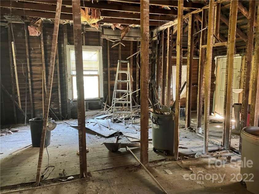 409 Robinson Street, Gaffney, SC 29340.  MLS# CAR3918526, YatesRealty ID 28. 