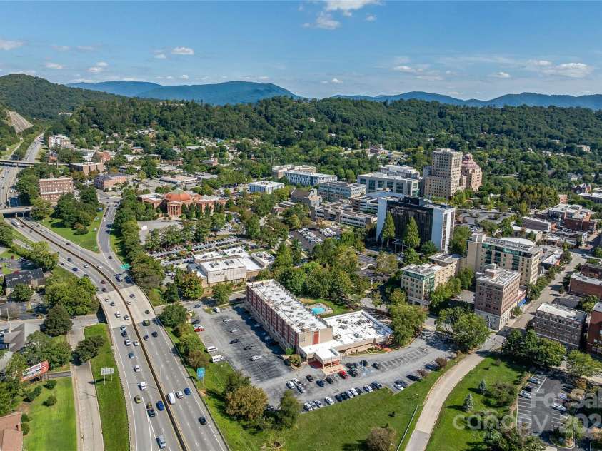 92 Senator Reynolds Road, Asheville, NC 28804.  MLS# CAR4306570, YatesRealty ID 280. Downtown Asheville just minutes away