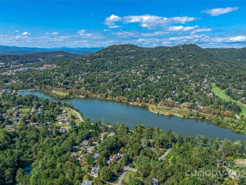 92 Senator Reynolds Road, Asheville, NC 28804.  MLS# CAR4306570, YatesRealty ID 280. Nearby Beaver Lake