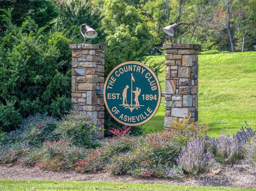 92 Senator Reynolds Road, Asheville, NC 28804.  MLS# CAR4306570, YatesRealty ID 280. Nearby Country Club of Asheville