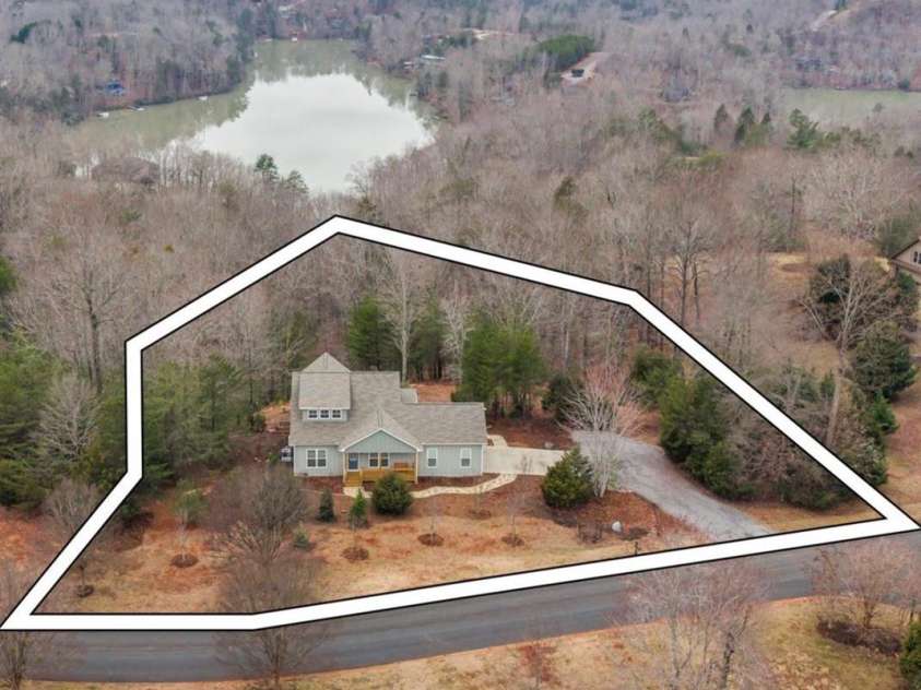 631 Mountain Parkway, Mill Spring, NC 28756.  MLS# CAR4350899, YatesRealty ID 2800. 