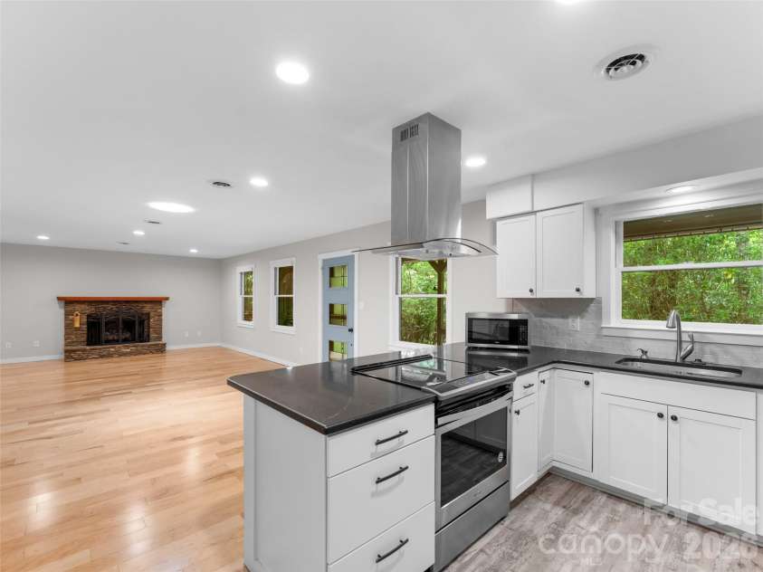 90 Cheestoonaya Way, Brevard, NC 28712.  MLS# CAR4388564, YatesRealty ID 28000. 