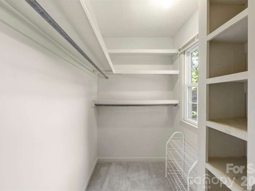 2106 Kings Drive, Gastonia, NC 28056.  MLS# CAR4389653, YatesRealty ID 28001. 