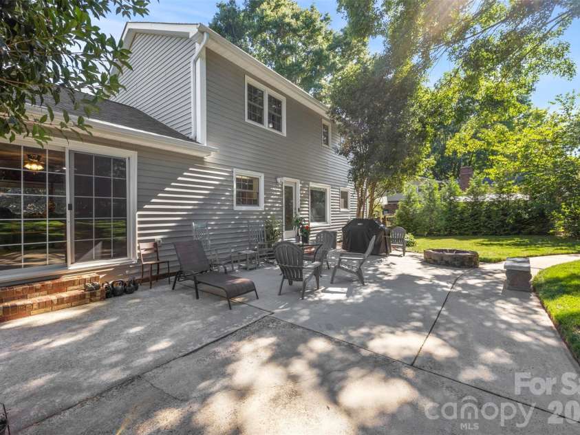 2106 Kings Drive, Gastonia, NC 28056.  MLS# CAR4389653, YatesRealty ID 28001. 