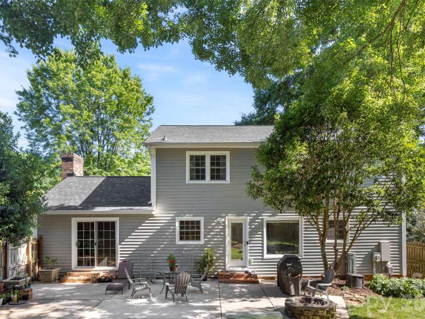2106 Kings Drive, Gastonia, NC 28056.  MLS# CAR4389653, YatesRealty ID 28001. 