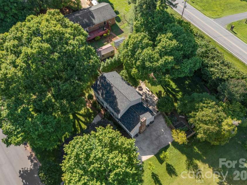 2106 Kings Drive, Gastonia, NC 28056.  MLS# CAR4389653, YatesRealty ID 28001. 