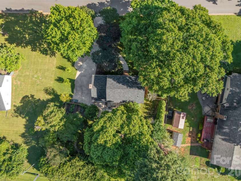 2106 Kings Drive, Gastonia, NC 28056.  MLS# CAR4389653, YatesRealty ID 28001. 