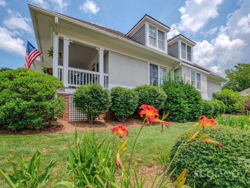 8 Creekside Way, Asheville, NC 28804.  MLS# CAR4275736, YatesRealty ID 28001. 