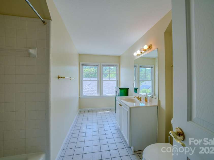 8 Creekside Way, Asheville, NC 28804.  MLS# CAR4275736, YatesRealty ID 28001. Bath Upstairs
