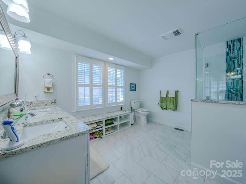 8 Creekside Way, Asheville, NC 28804.  MLS# CAR4275736, YatesRealty ID 28001. Remodeled Primary En Suite