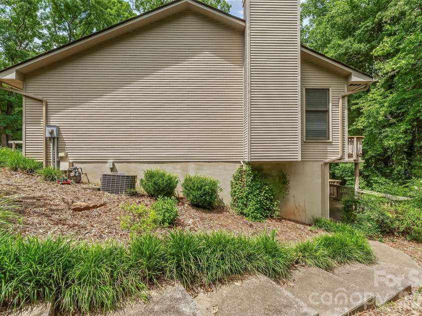 110 Wesley Drive, Morganton, NC 28655.  MLS# CAR4389732, YatesRealty ID 28002. 