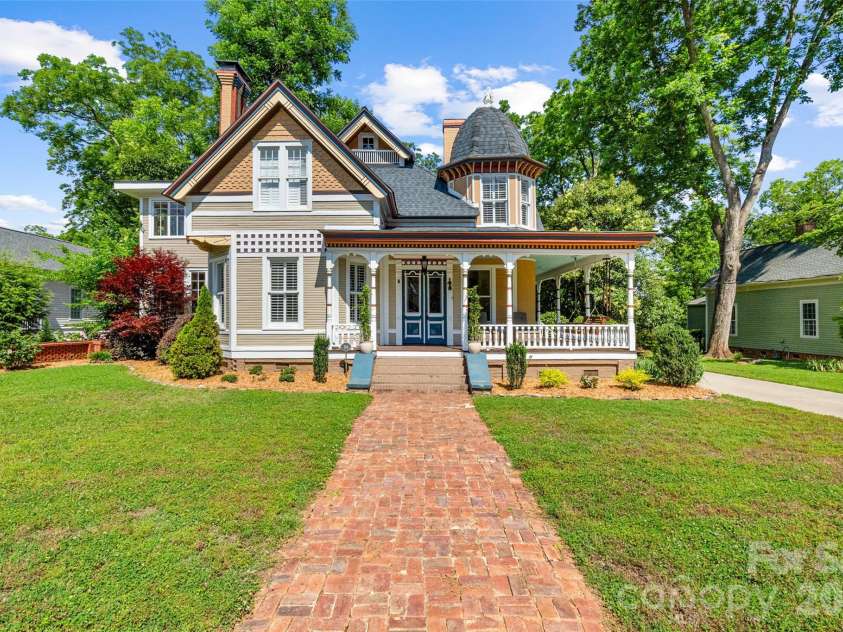 8 College Street, York, SC 29745.  MLS# CAR4390128, YatesRealty ID 28003. 