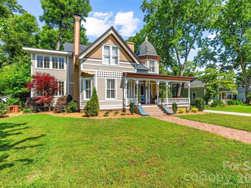 8 College Street, York, SC 29745.  MLS# CAR4390128, YatesRealty ID 28003. 