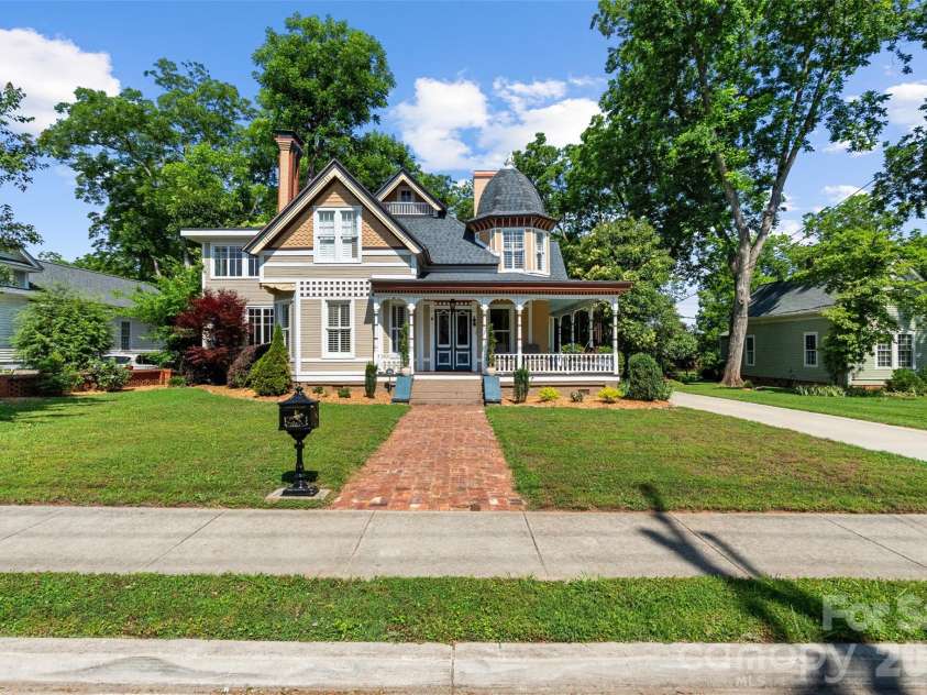 8 College Street, York, SC 29745.  MLS# CAR4390128, YatesRealty ID 28003. 