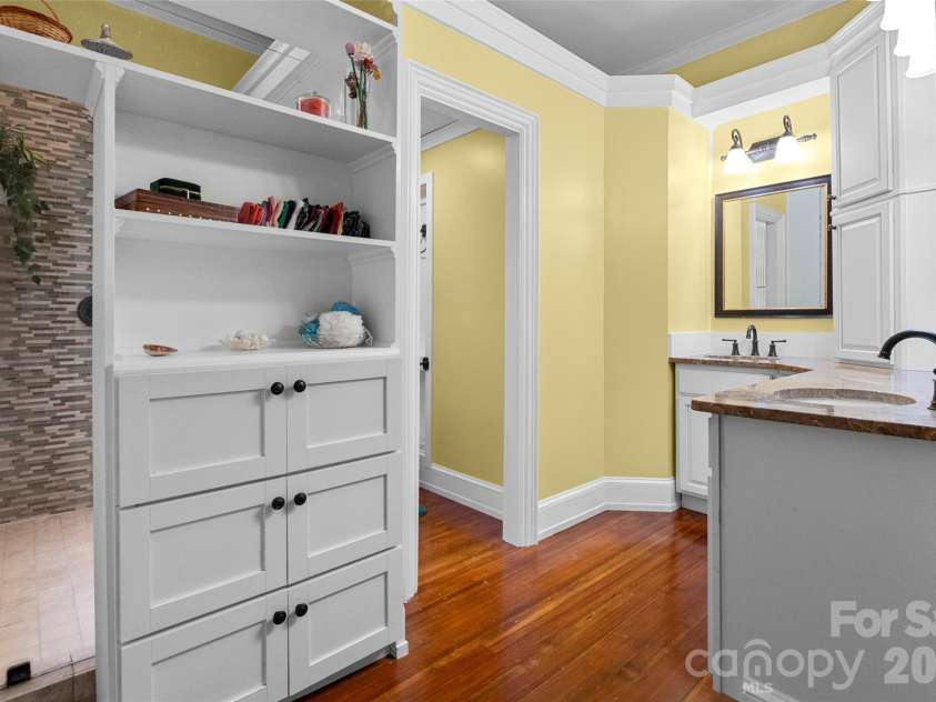 8 College Street, York, SC 29745.  MLS# CAR4390128, YatesRealty ID 28003. 