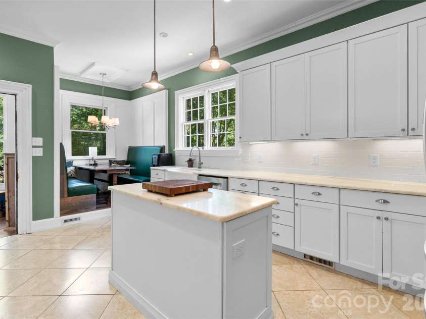 8 College Street, York, SC 29745.  MLS# CAR4390128, YatesRealty ID 28003. 