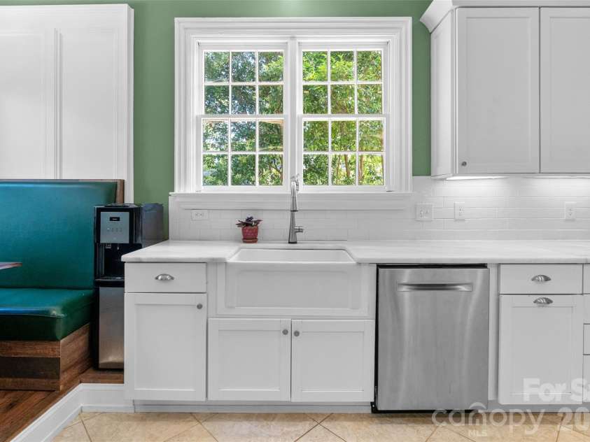 8 College Street, York, SC 29745.  MLS# CAR4390128, YatesRealty ID 28003. 
