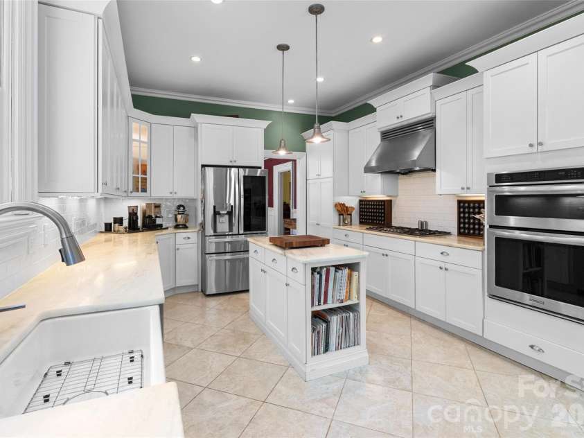 8 College Street, York, SC 29745.  MLS# CAR4390128, YatesRealty ID 28003. 