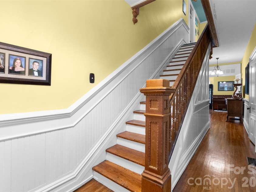 8 College Street, York, SC 29745.  MLS# CAR4390128, YatesRealty ID 28003. 