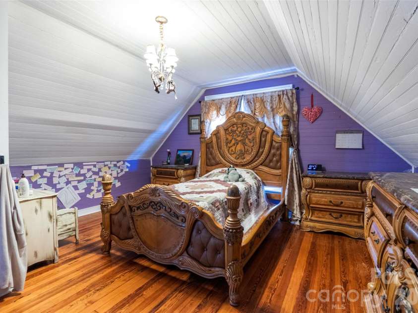 8 College Street, York, SC 29745.  MLS# CAR4390128, YatesRealty ID 28003. 