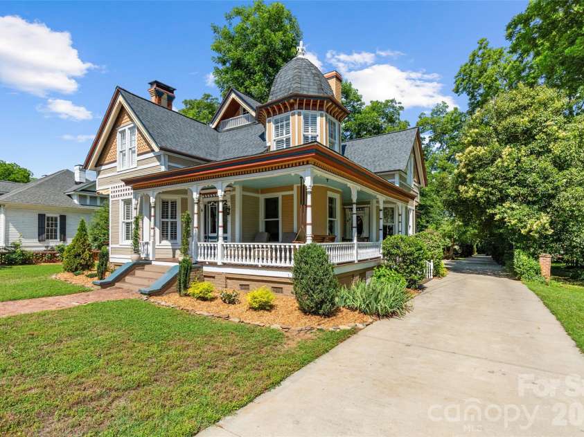 8 College Street, York, SC 29745.  MLS# CAR4390128, YatesRealty ID 28003. 