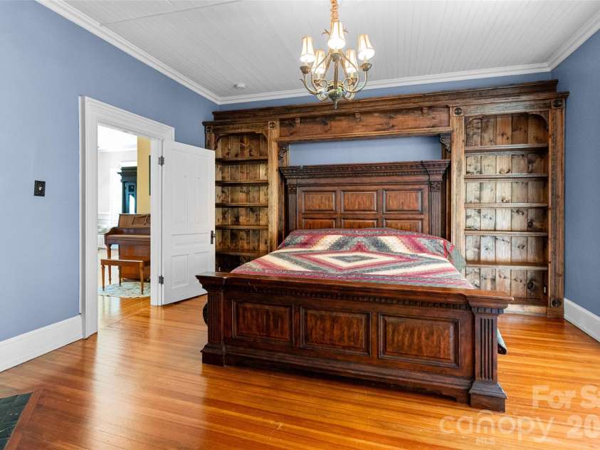 8 College Street, York, SC 29745.  MLS# CAR4390128, YatesRealty ID 28003. 