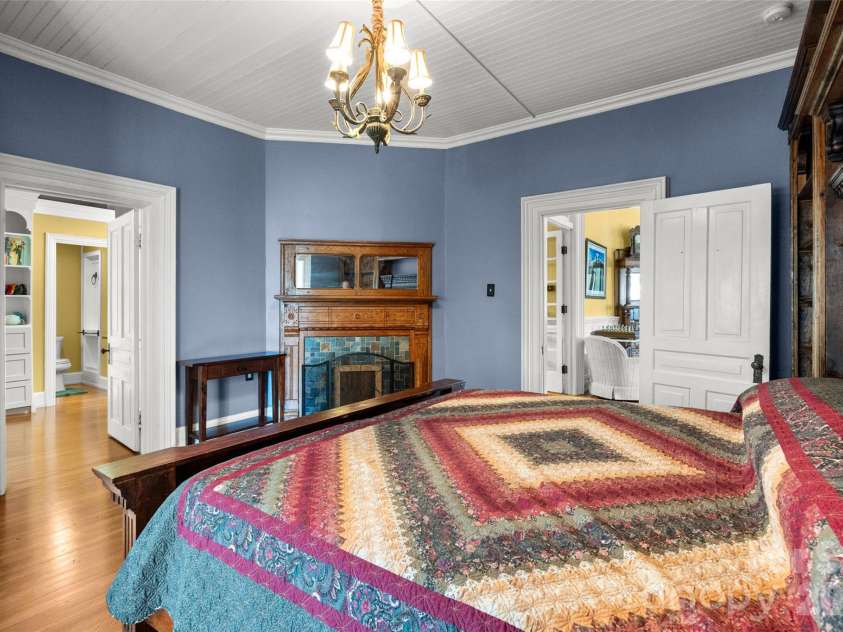8 College Street, York, SC 29745.  MLS# CAR4390128, YatesRealty ID 28003. 