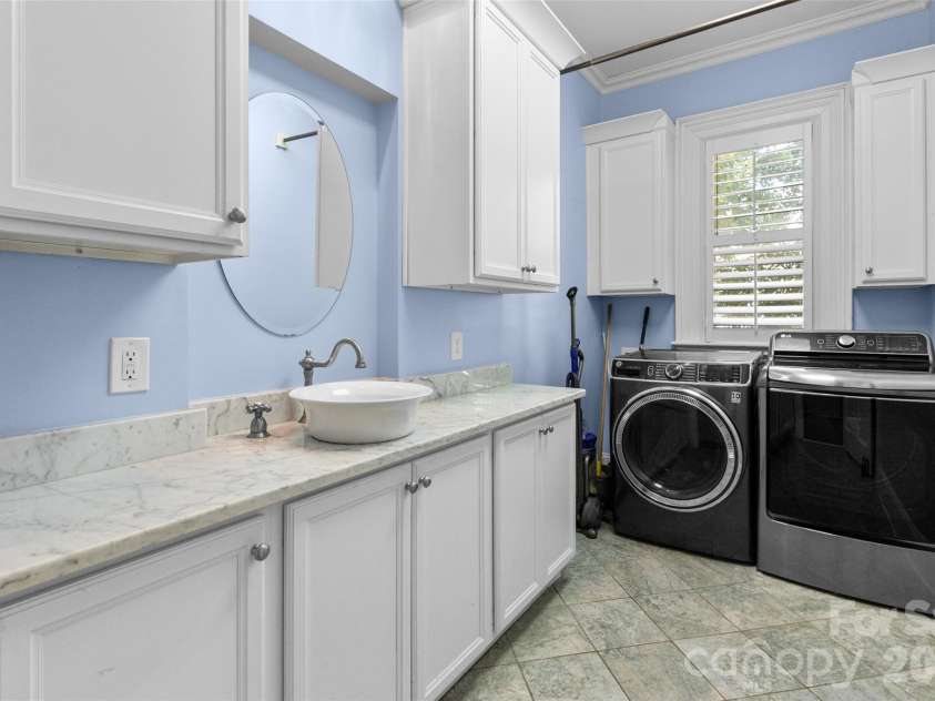8 College Street, York, SC 29745.  MLS# CAR4390128, YatesRealty ID 28003. 