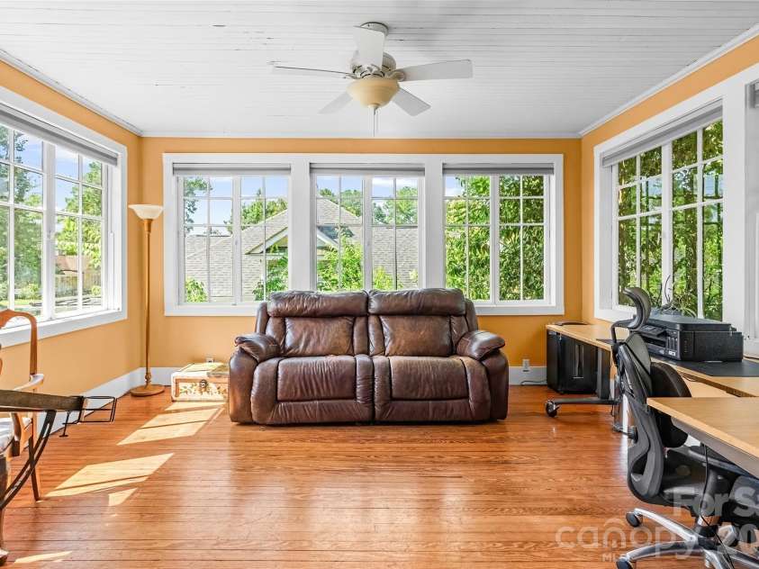 8 College Street, York, SC 29745.  MLS# CAR4390128, YatesRealty ID 28003. 