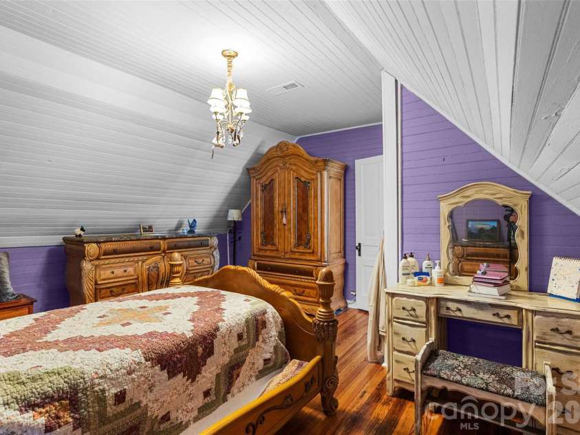 8 College Street, York, SC 29745.  MLS# CAR4390128, YatesRealty ID 28003. 