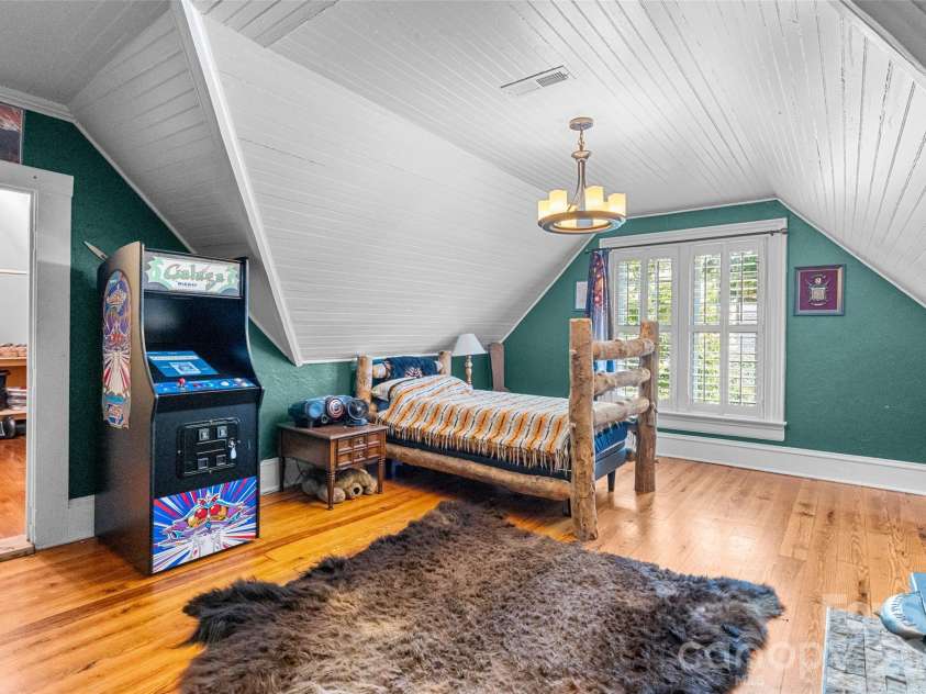 8 College Street, York, SC 29745.  MLS# CAR4390128, YatesRealty ID 28003. 