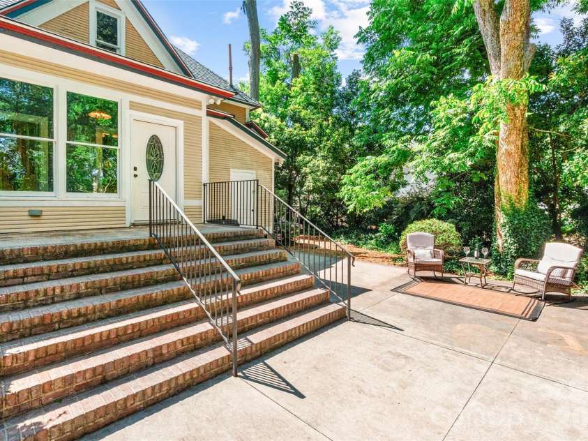 8 College Street, York, SC 29745.  MLS# CAR4390128, YatesRealty ID 28003. 