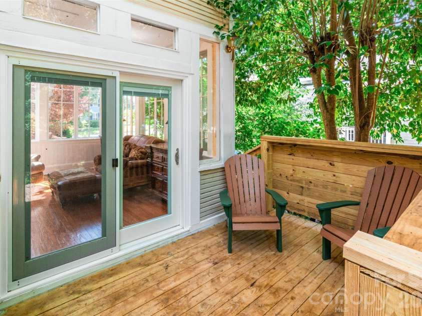 8 College Street, York, SC 29745.  MLS# CAR4390128, YatesRealty ID 28003. 