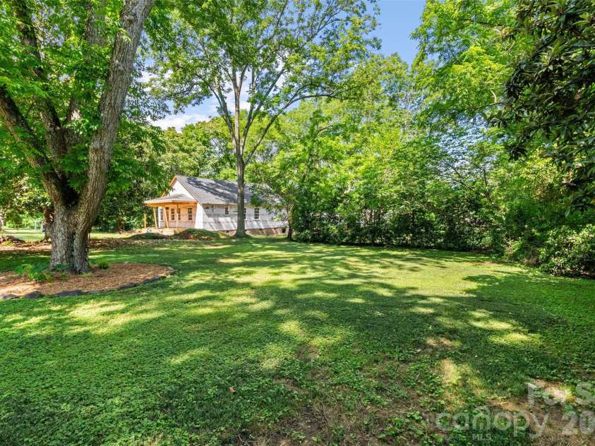 8 College Street, York, SC 29745.  MLS# CAR4390128, YatesRealty ID 28003. 