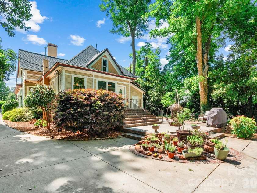 8 College Street, York, SC 29745.  MLS# CAR4390128, YatesRealty ID 28003. 