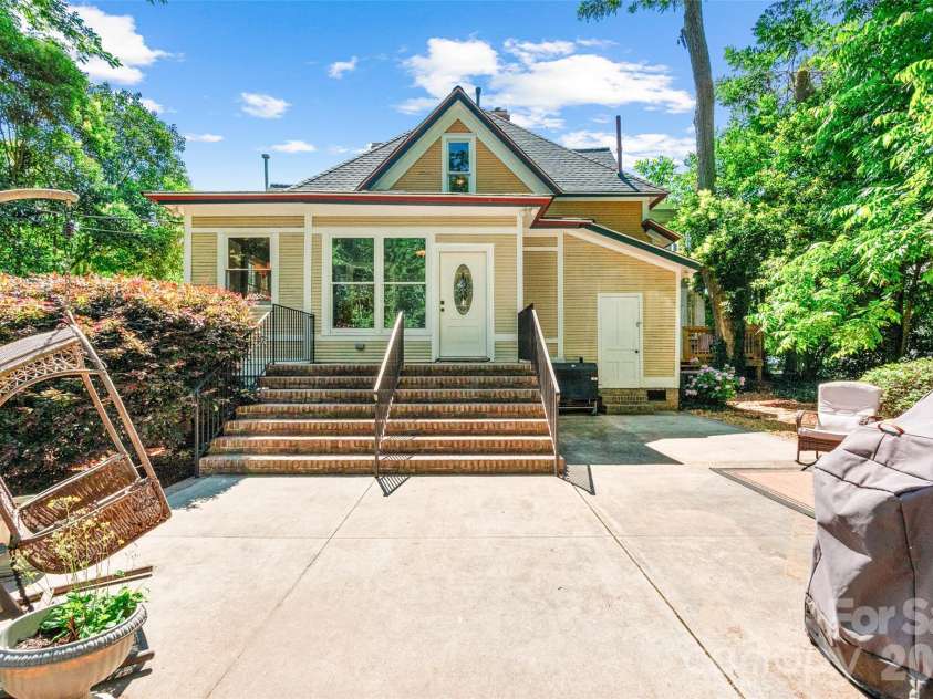 8 College Street, York, SC 29745.  MLS# CAR4390128, YatesRealty ID 28003. 