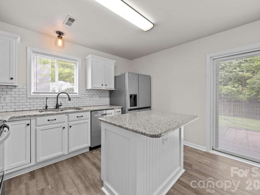 10609 Spring Rain Court, Charlotte, NC 28278.  MLS# CAR4390035, YatesRealty ID 28004. 