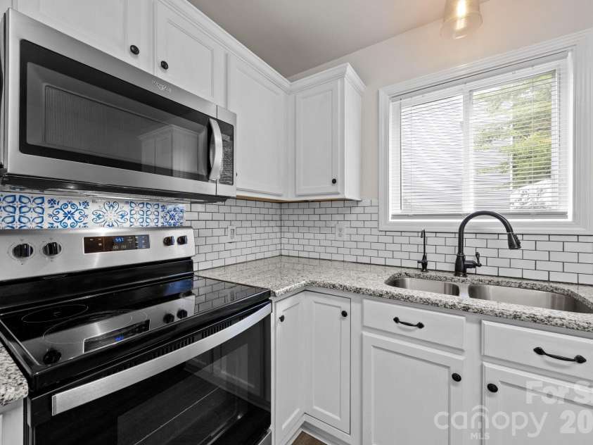 10609 Spring Rain Court, Charlotte, NC 28278.  MLS# CAR4390035, YatesRealty ID 28004. 
