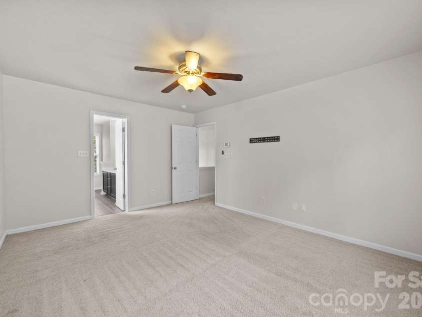 10609 Spring Rain Court, Charlotte, NC 28278.  MLS# CAR4390035, YatesRealty ID 28004. 