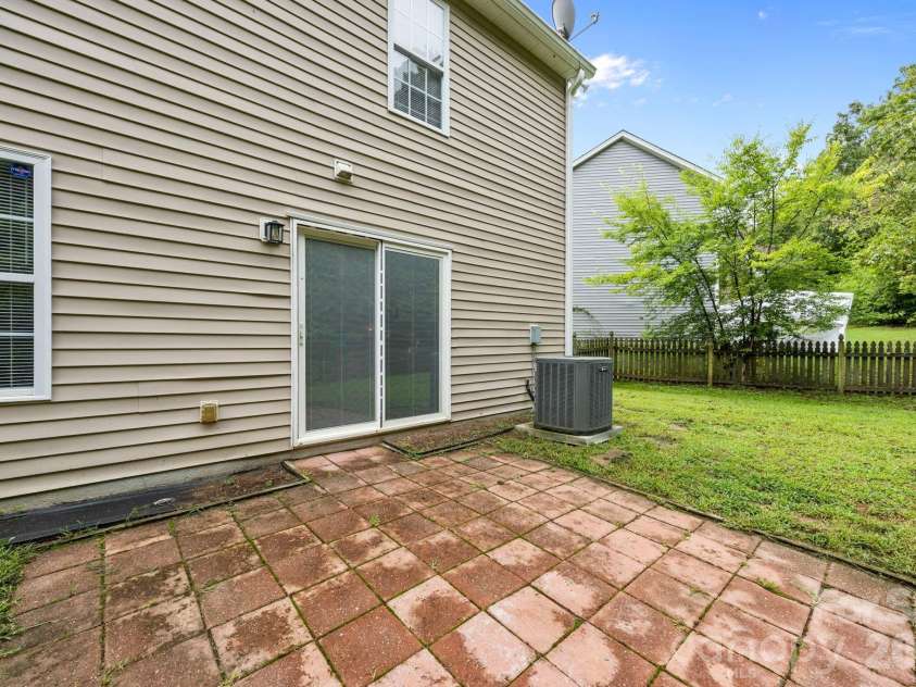 10609 Spring Rain Court, Charlotte, NC 28278.  MLS# CAR4390035, YatesRealty ID 28004. 