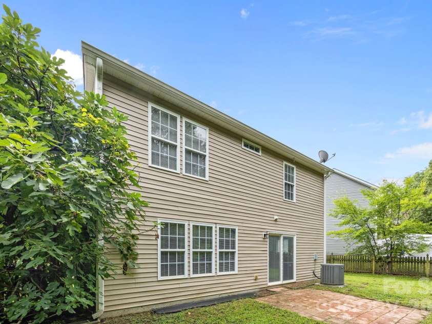 10609 Spring Rain Court, Charlotte, NC 28278.  MLS# CAR4390035, YatesRealty ID 28004. 