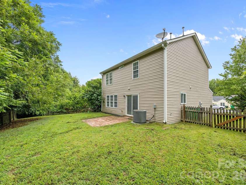 10609 Spring Rain Court, Charlotte, NC 28278.  MLS# CAR4390035, YatesRealty ID 28004. 