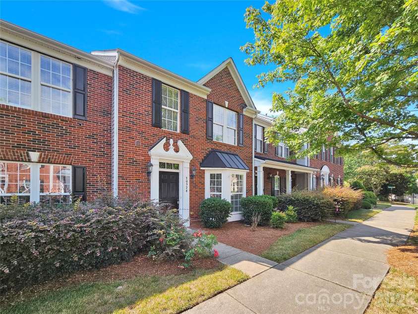 20528 Harbor View Drive, Cornelius, NC 28031.  MLS# CAR4387578, YatesRealty ID 28005. 