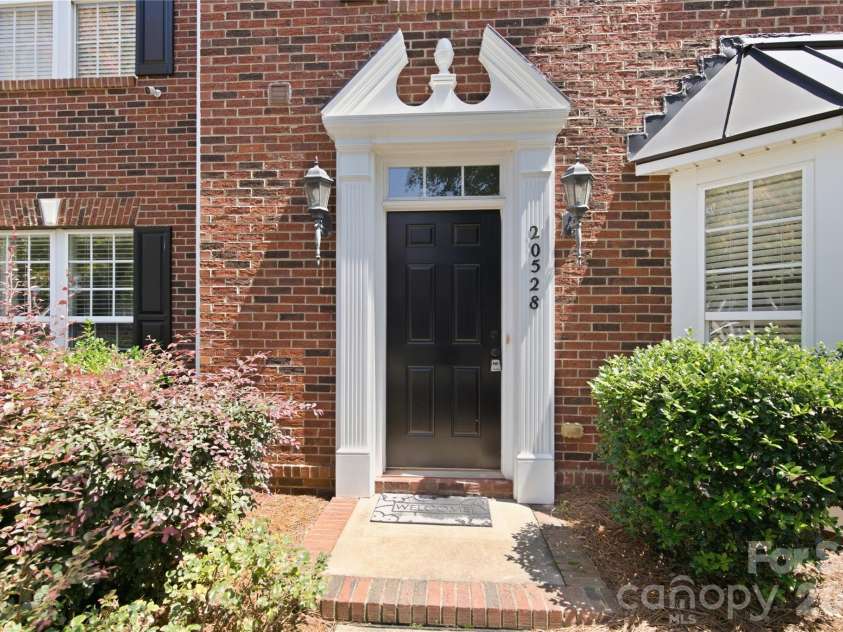 20528 Harbor View Drive, Cornelius, NC 28031.  MLS# CAR4387578, YatesRealty ID 28005. 