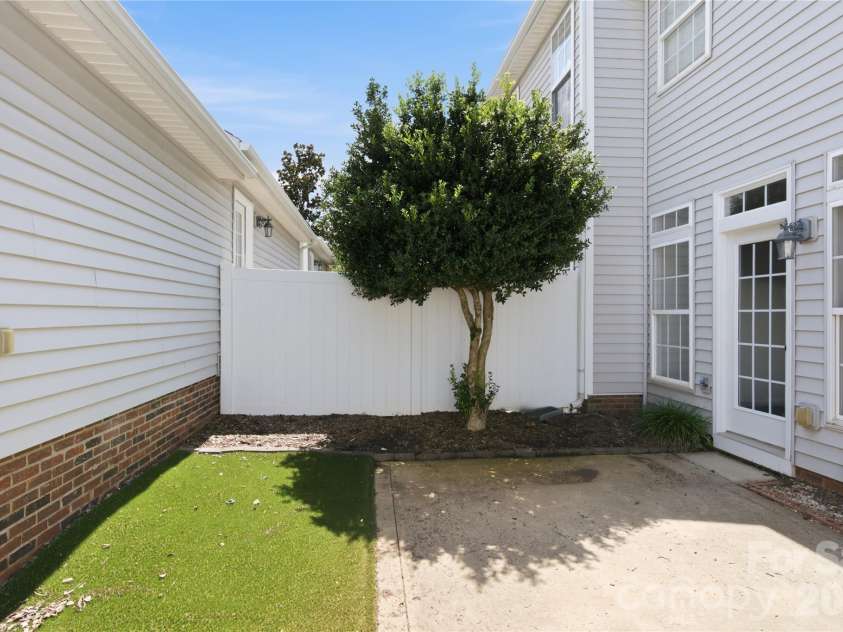 20528 Harbor View Drive, Cornelius, NC 28031.  MLS# CAR4387578, YatesRealty ID 28005. 