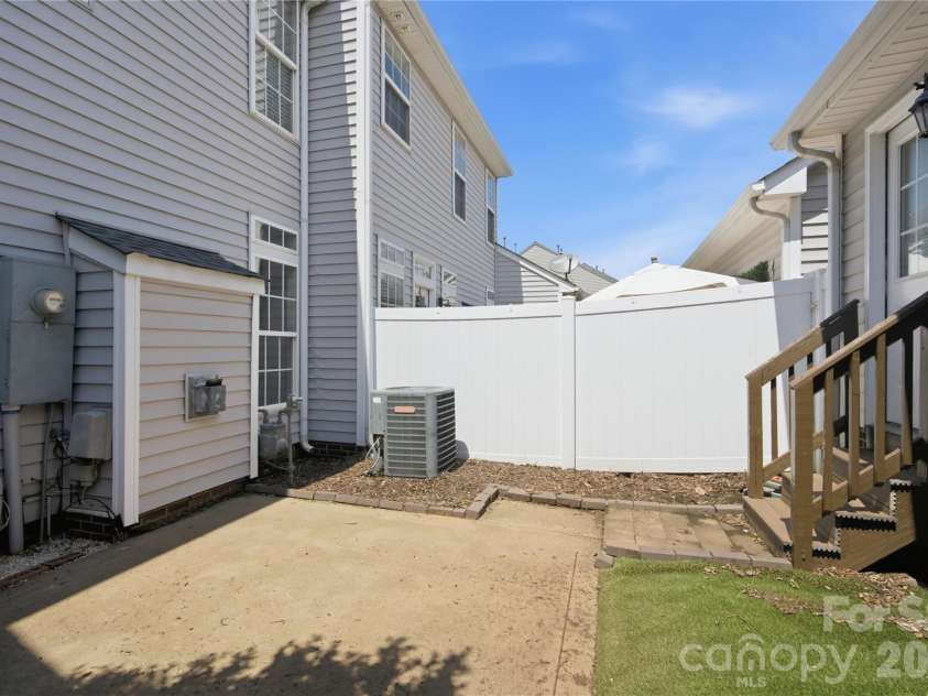 20528 Harbor View Drive, Cornelius, NC 28031.  MLS# CAR4387578, YatesRealty ID 28005. 