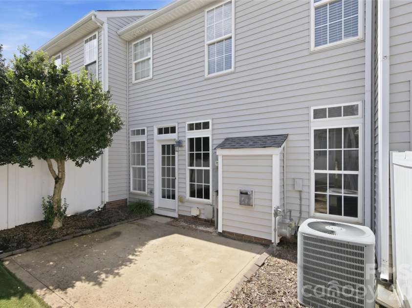 20528 Harbor View Drive, Cornelius, NC 28031.  MLS# CAR4387578, YatesRealty ID 28005. 