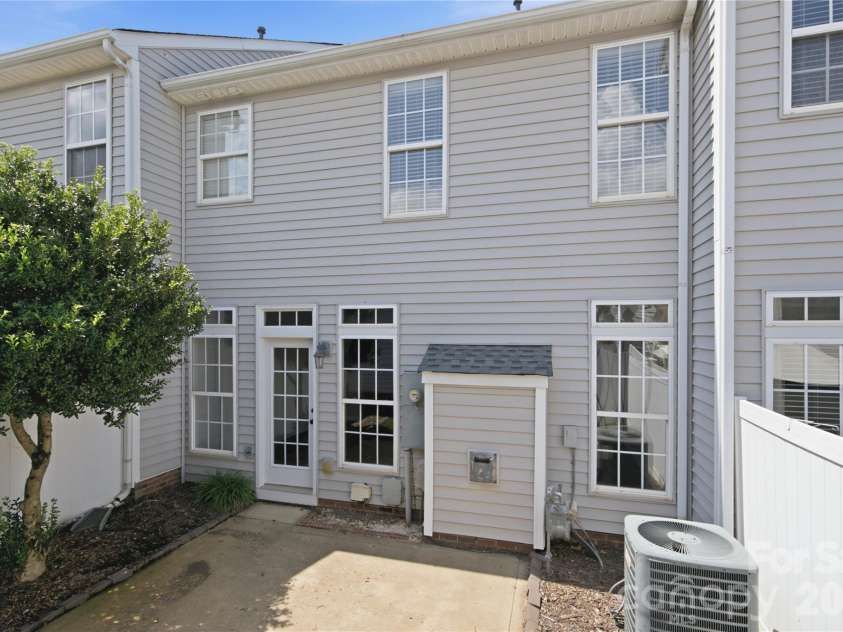 20528 Harbor View Drive, Cornelius, NC 28031.  MLS# CAR4387578, YatesRealty ID 28005. 